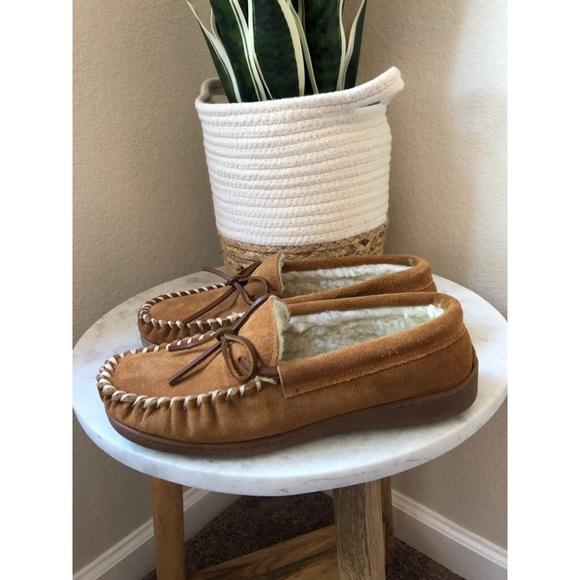minnetonka sheepskin hardsole moccasin